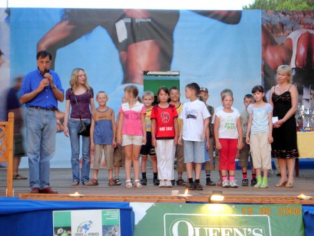 I bambini di Chernobyl, ospiti dell’associazione CEU, cantano